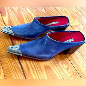 Leather Cowgirl Western Heeled Mules with an etched metallic toe size 8